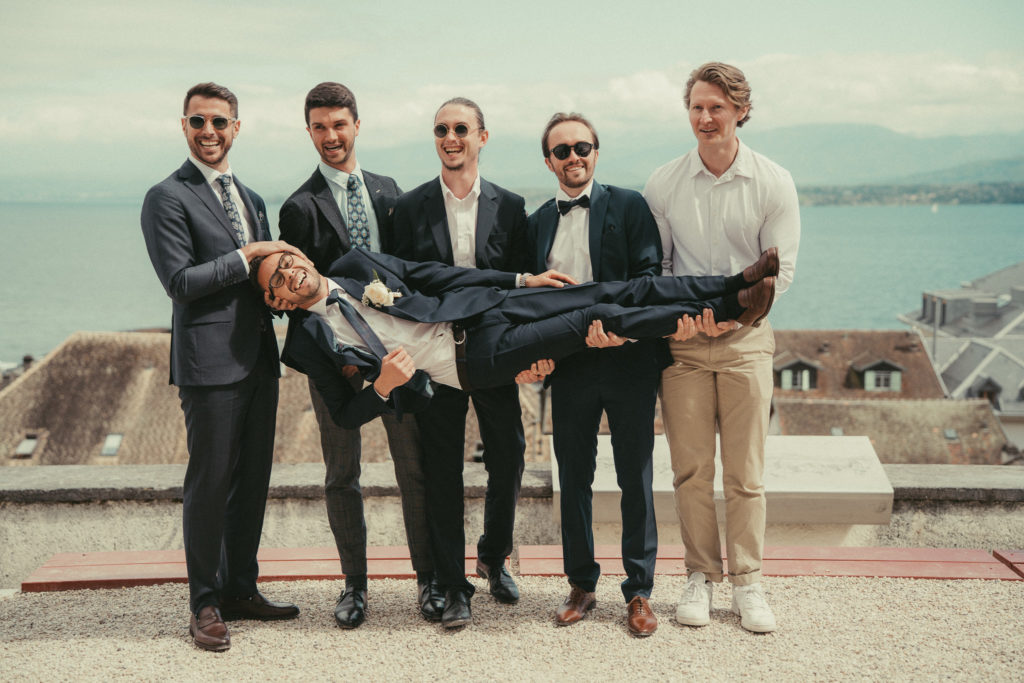Photo de groupe mariage civil au chateau de Nyon