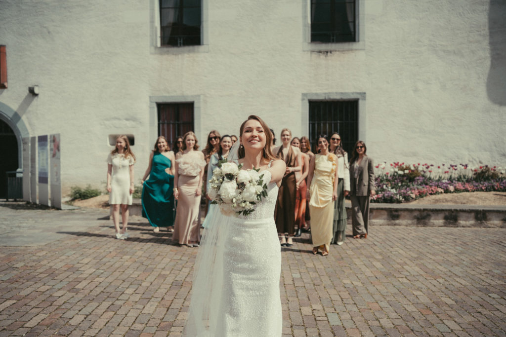 Lancer du bouquet de la mariée au chateau de Nyon